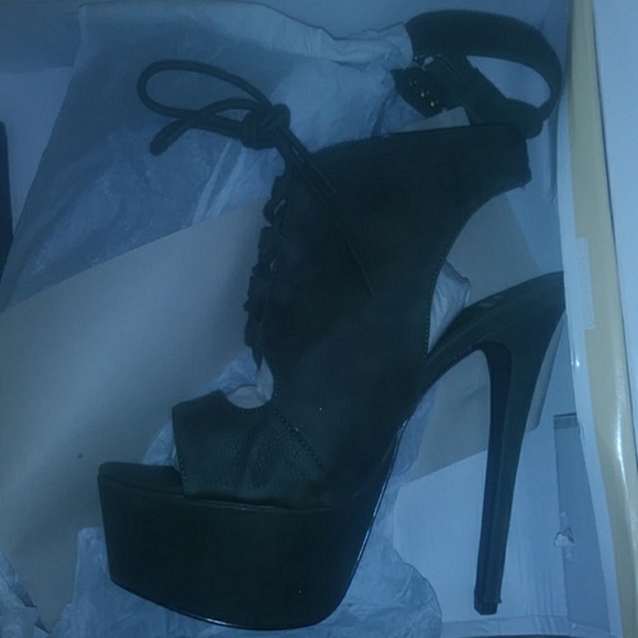 Heels - Picture 1 of 1